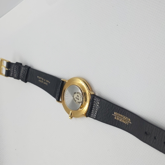 Wittnauer Longines 32mm quartz watch w original box and papers. main image 5